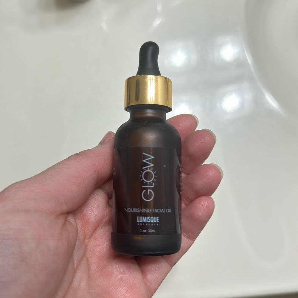Lumisque skincare - Glow nourishing facial oil